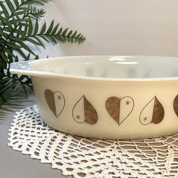 Vintage Pyrex Golden Hearts Oval Casserole 1958 - Picture 3 of 16
